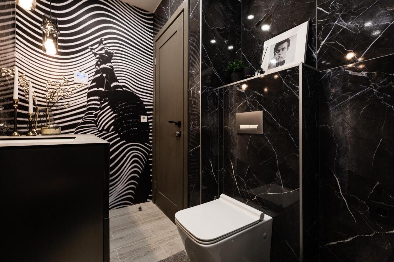 Brand New James Bond City Center VNO Esterno foto