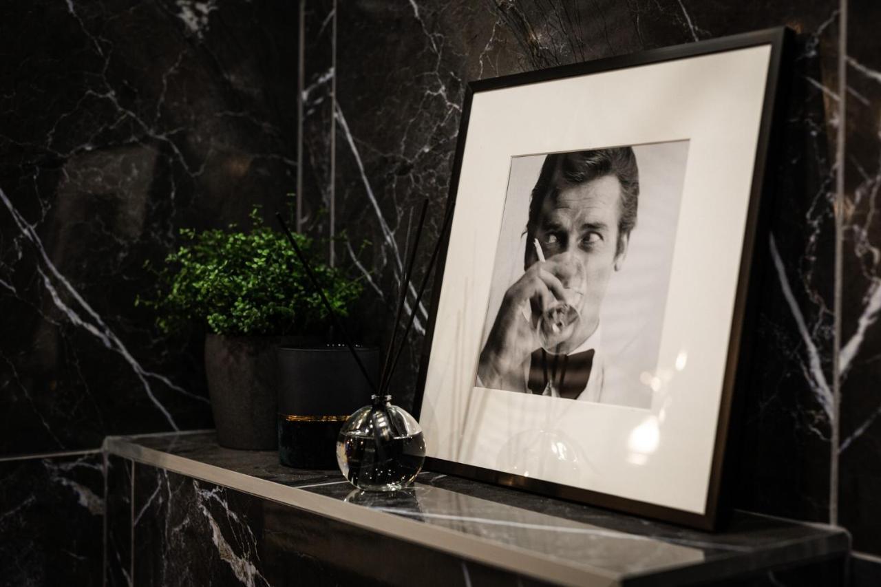 Brand New James Bond City Center VNO Esterno foto